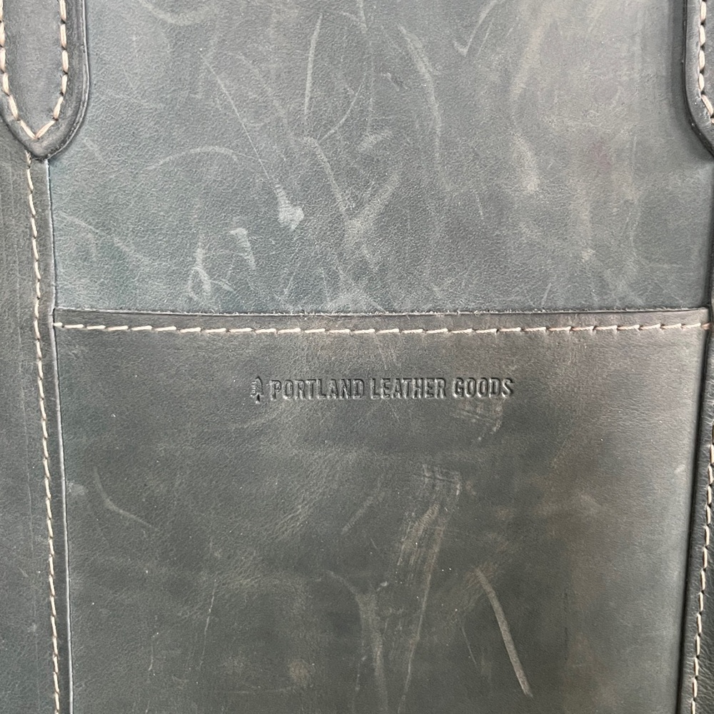 PORTLAND LEATHER CO | Large Lola Zipper Crossbody Tote - Aqua - Picture 2 of 9